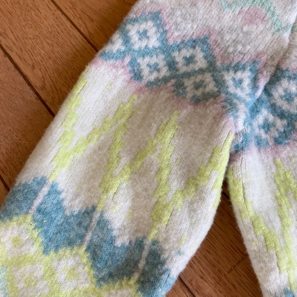 Loft crew neck Sweater white with pink , gray , blue , yellow beautiful pattern - Picture 13 of 13